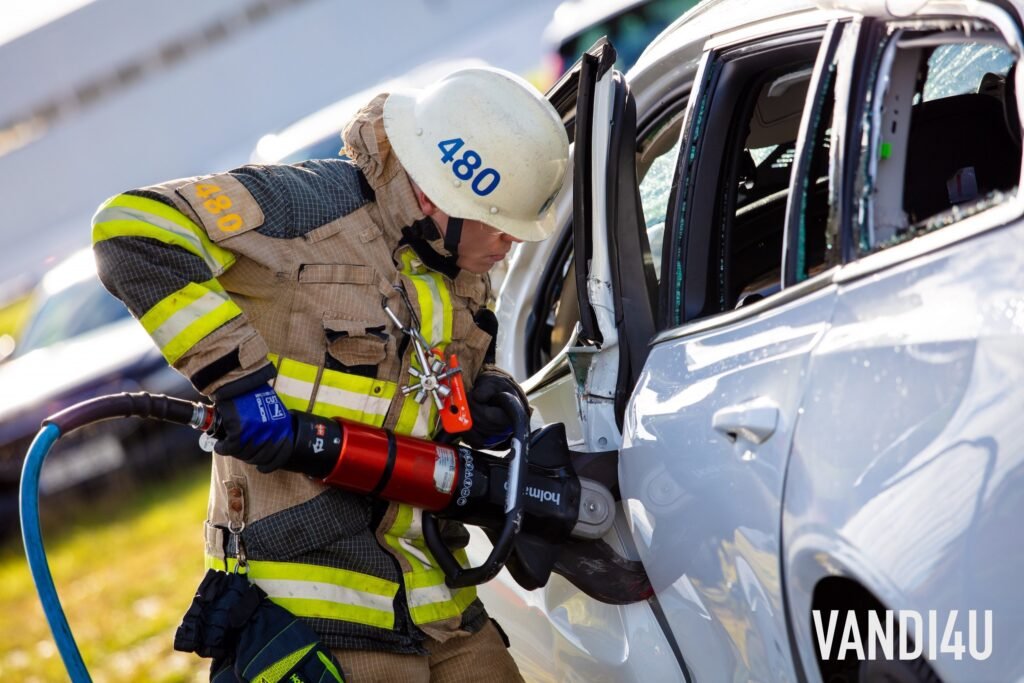 Volvo drops new cars multiple times from 30 metres to save lives | Vandi4u
